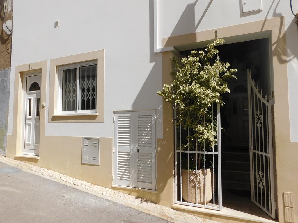 Dinas Guesthouse Guest house Lagos