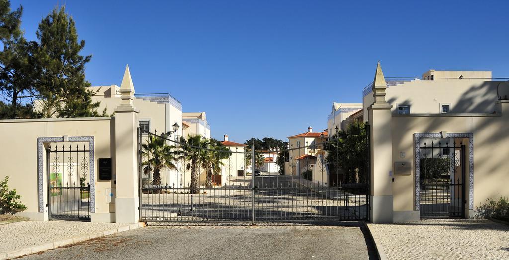 Del Rey Bythe Pools