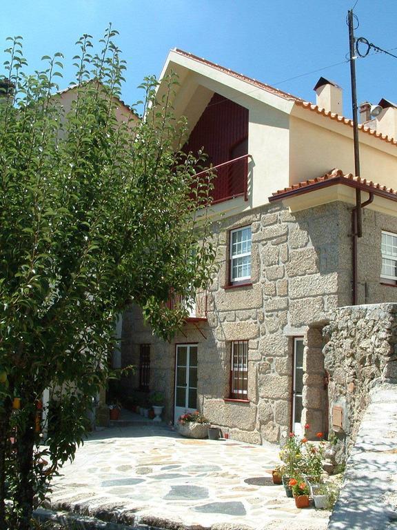 Casa Do Meio Da Loriga