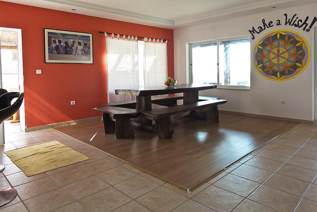 Albergue Tribo Da Praia - Almagreira Surf Peniche