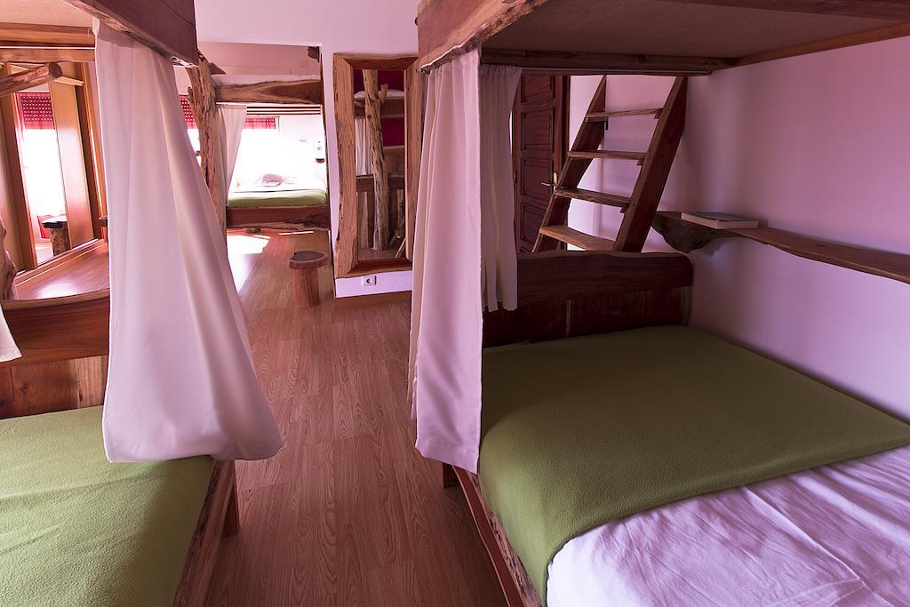 Hostel Tribo Da Praia - Almagreira Surf Peniche