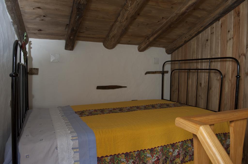 Casa Da Urze Lousa (Central Portugal)