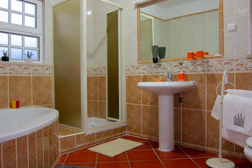 Villa 5 Bedroom Private Tenazinha Iii, Pool, Garden, Bbq Albufeira