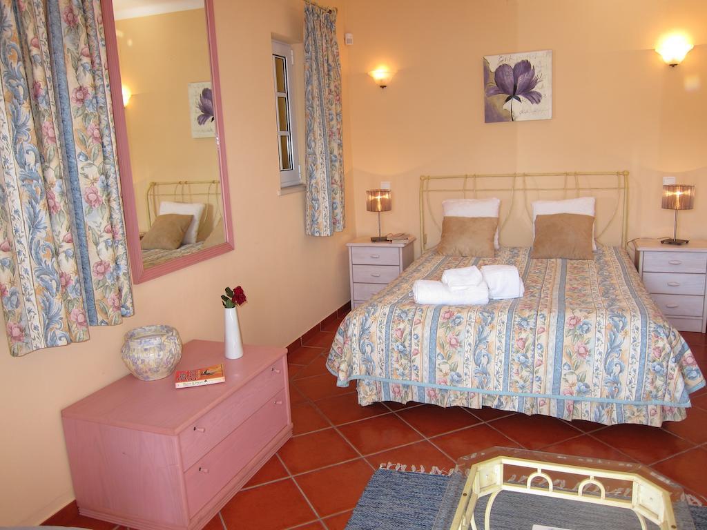 5 Bedroom Private Tenazinha Iii, Pool, Garden, Bbq