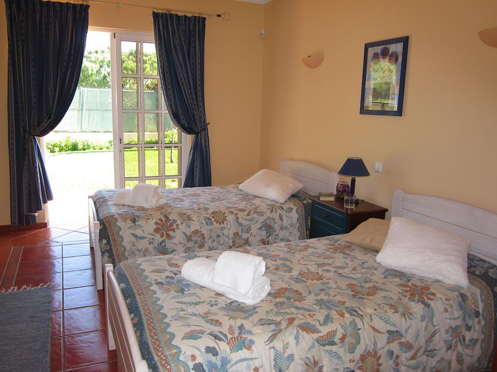 5 Bedroom Private Tenazinha Iii, Pool, Garden, Bbq