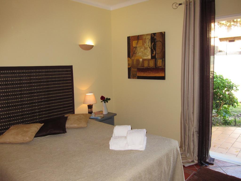 Villa 5 Bedroom Private Tenazinha Iii, Pool, Garden, Bbq