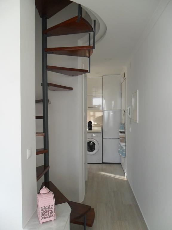Apartment Bay *