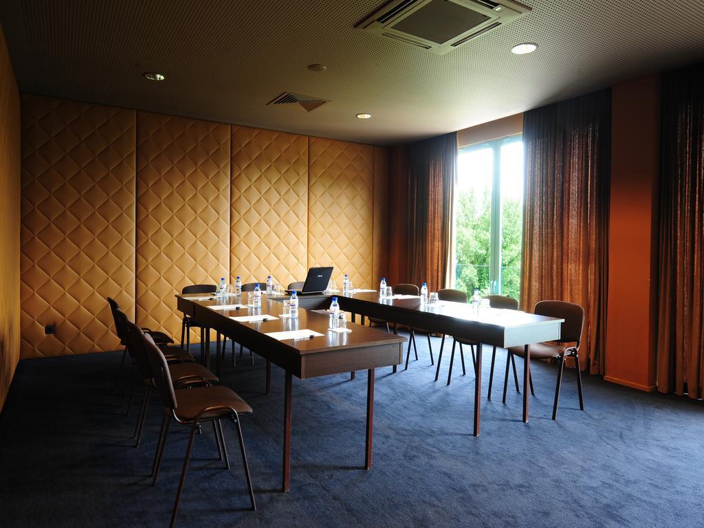 De Business & Guimaraes