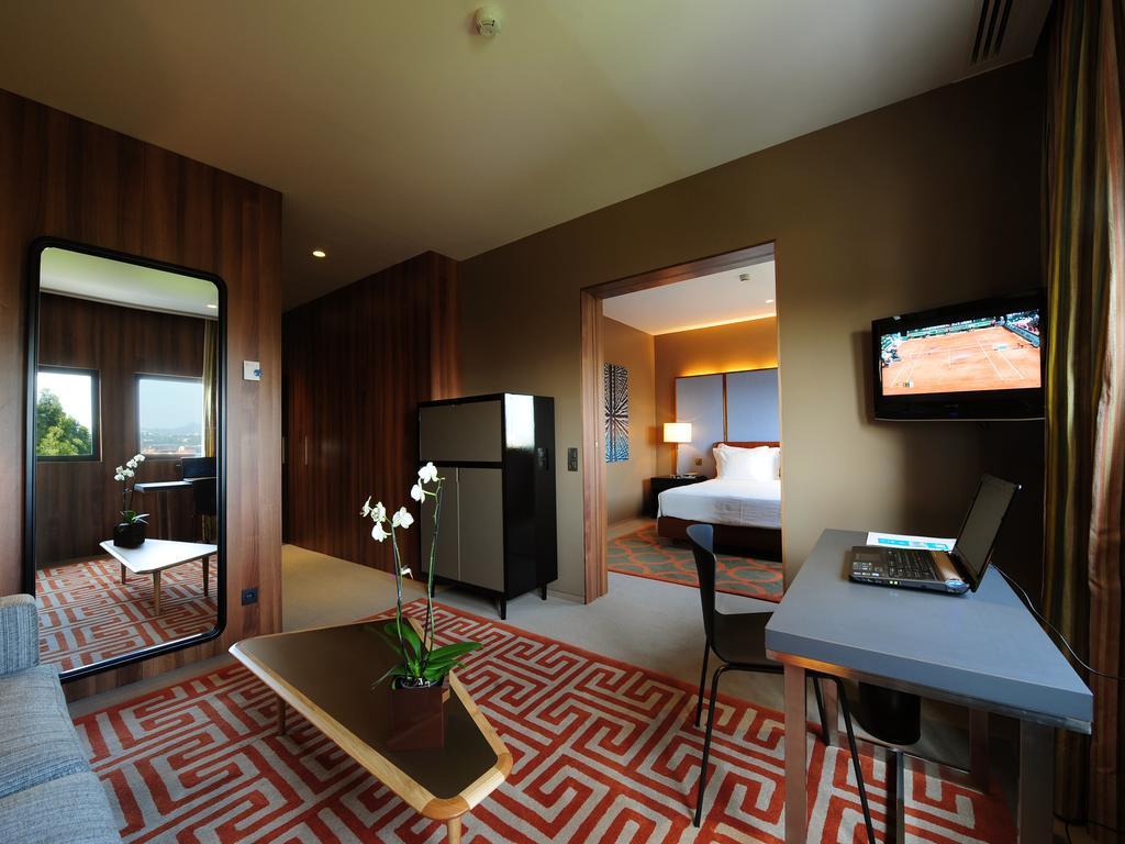 De Business & Guimaraes