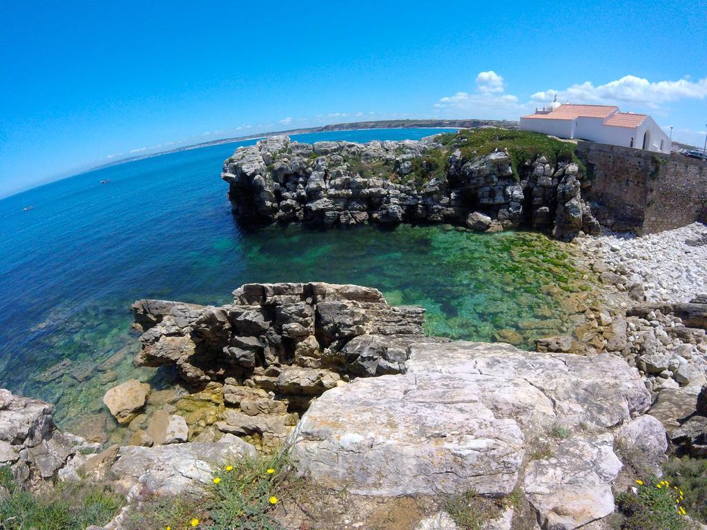 Lodge Shark's Baleal