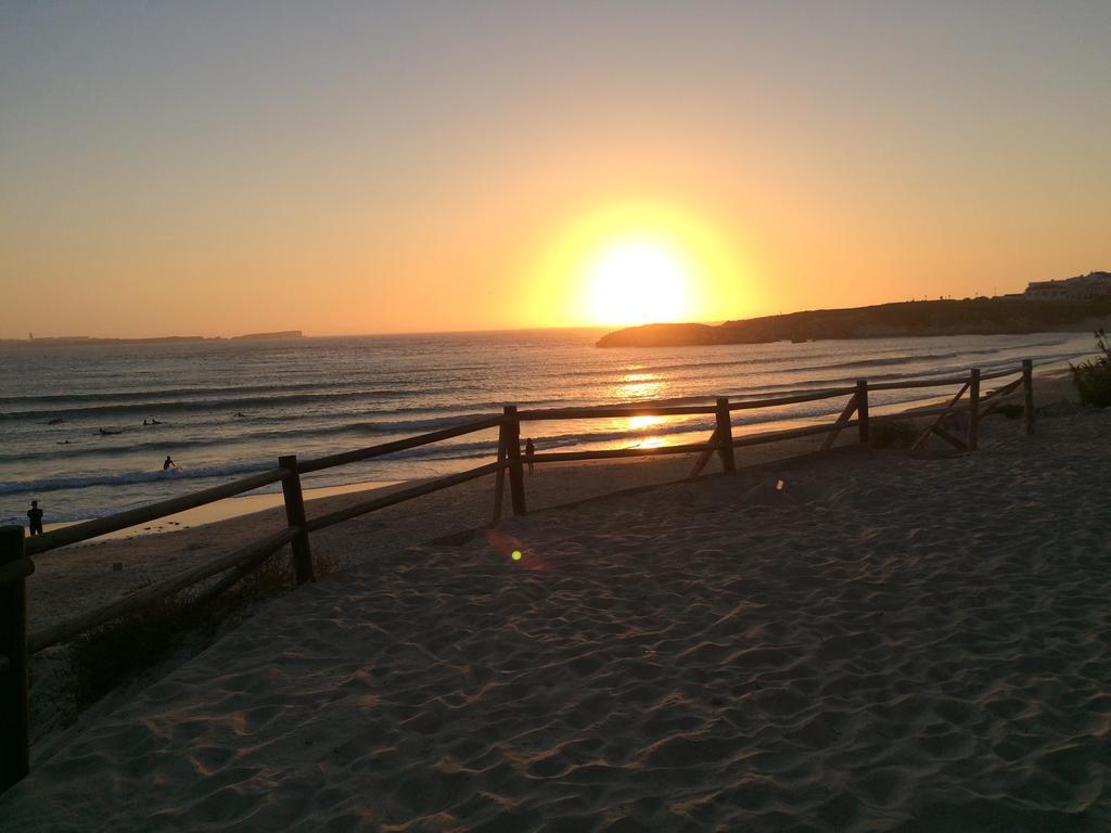 Lodge Shark's Baleal