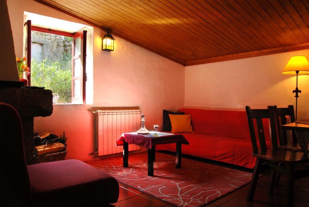 Casas Da Ribeira Seia