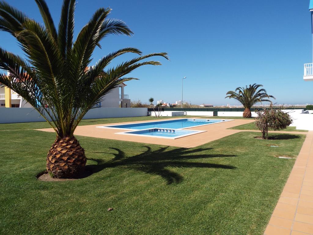 Holidays - Surf Pool With Tennis Court Baleal