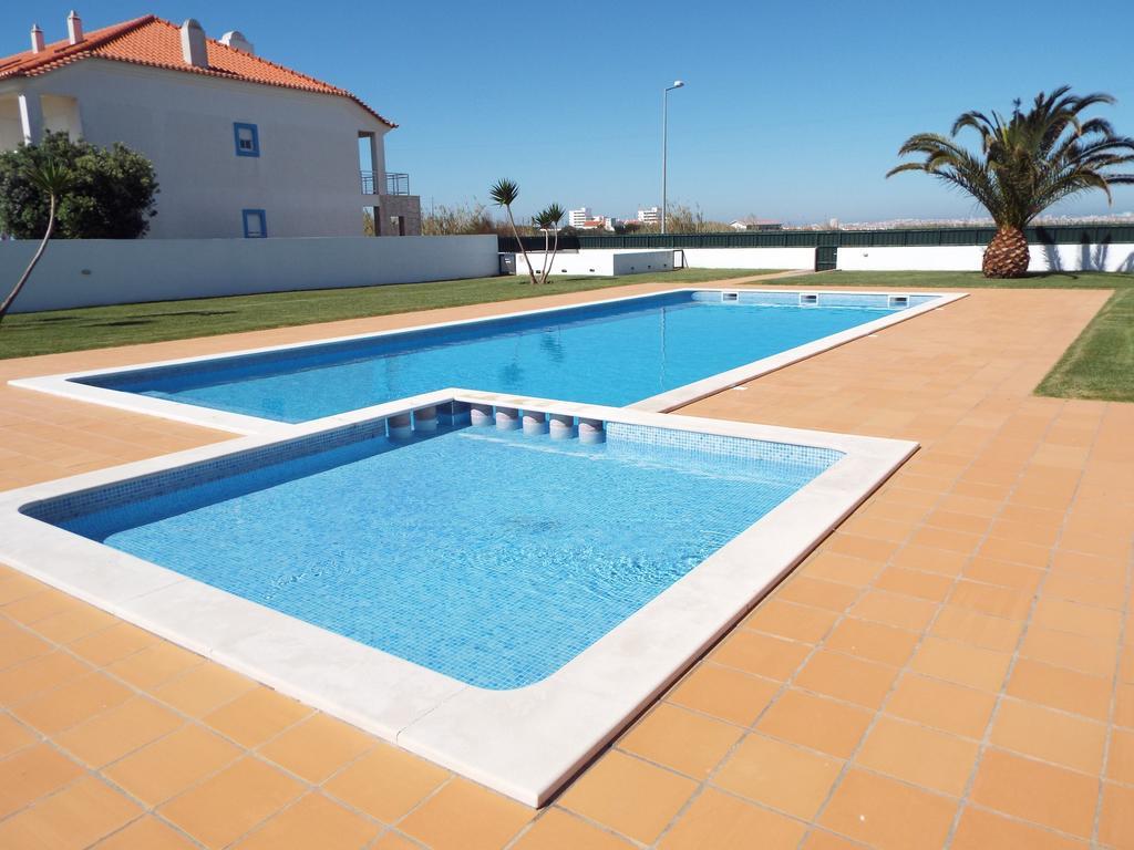 Holidays - Surf Pool With Tennis Court Baleal