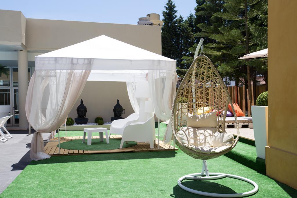 Hotel De Plaza &