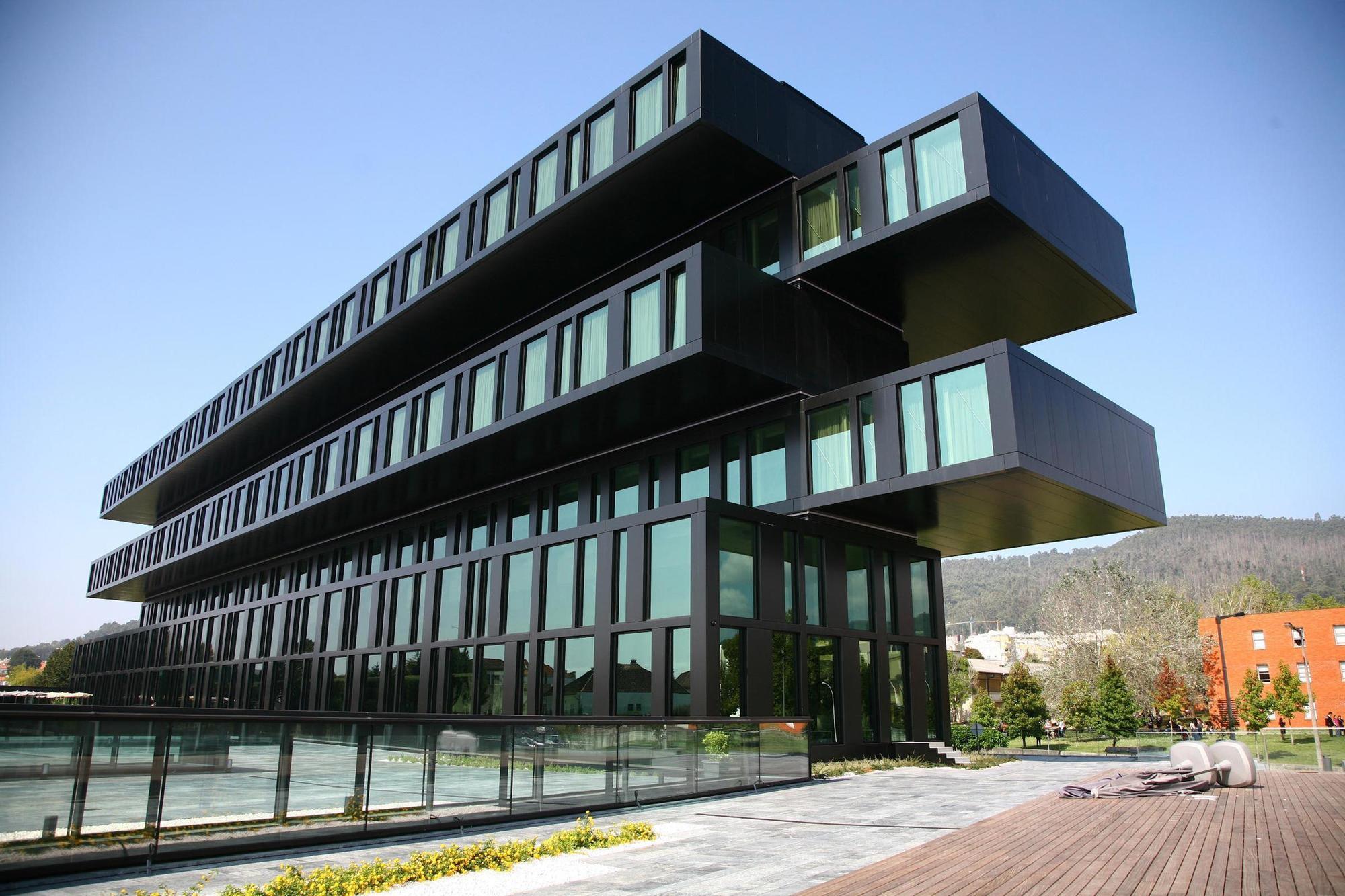 Axis Viana Business & Hotel 4*