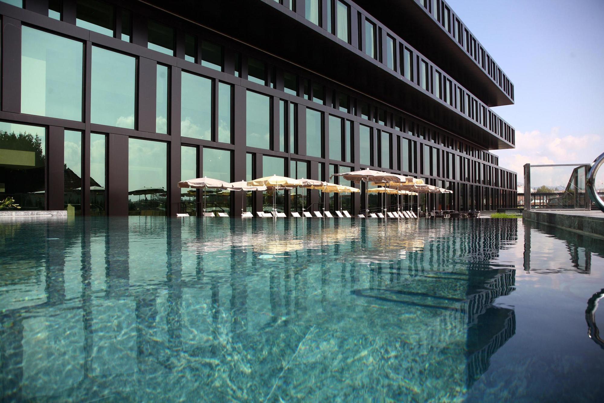 Axis Viana Business & 4*