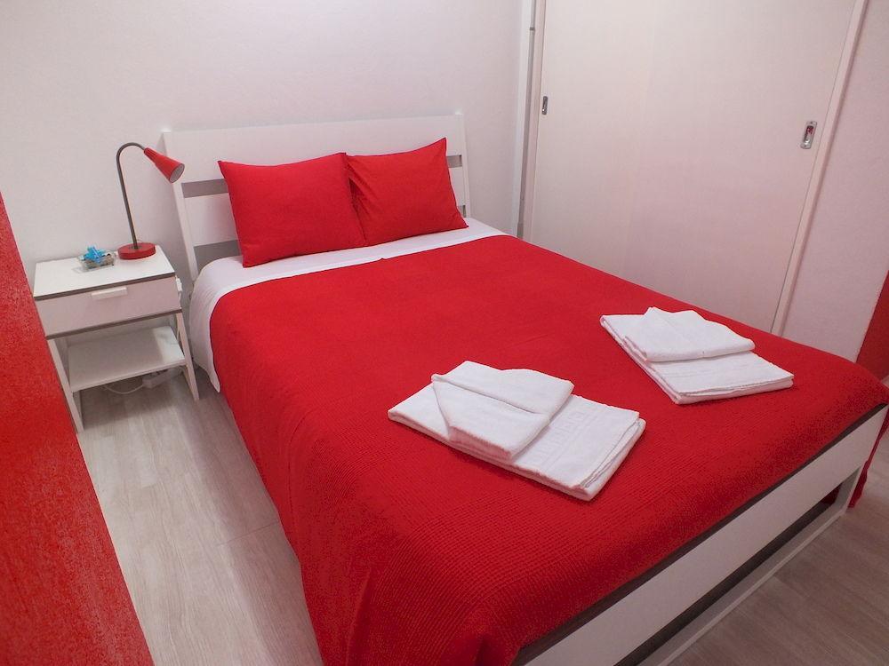 Dorms & Doubles * Peniche