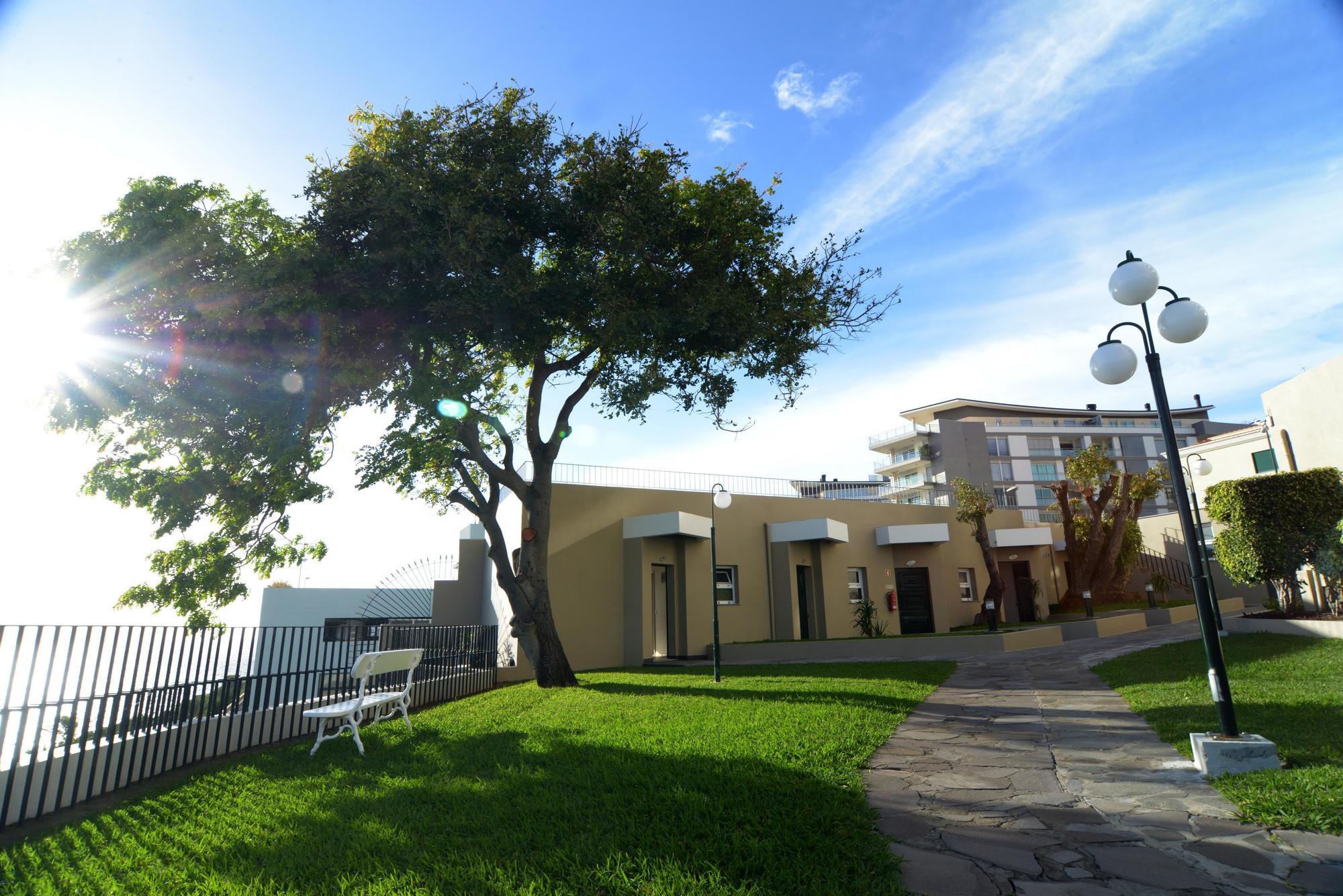 Duas Torres Aparthotel