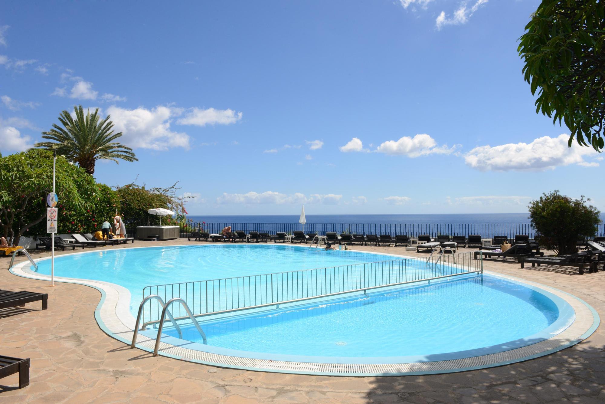 Duas Torres Aparthotel