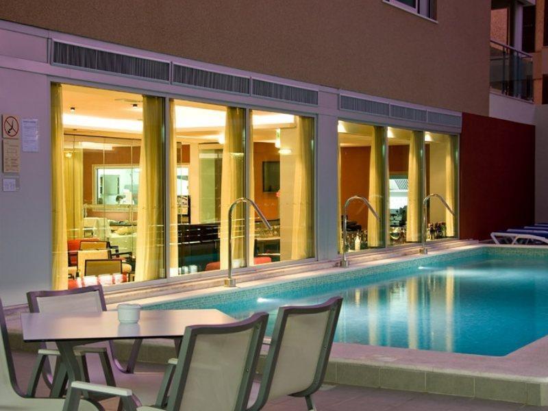 Hotel &