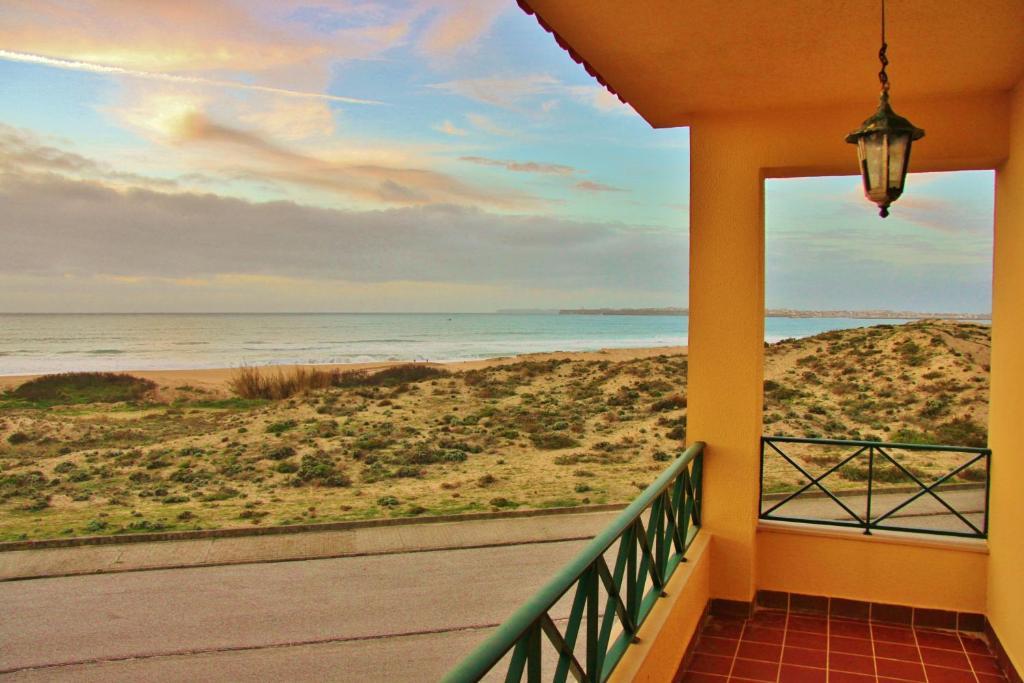 Albergue Supertubos Atouguia Da Baleia