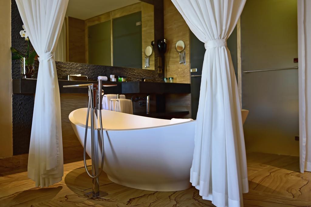 Hotel Pestana Colombos Premium Club 5*