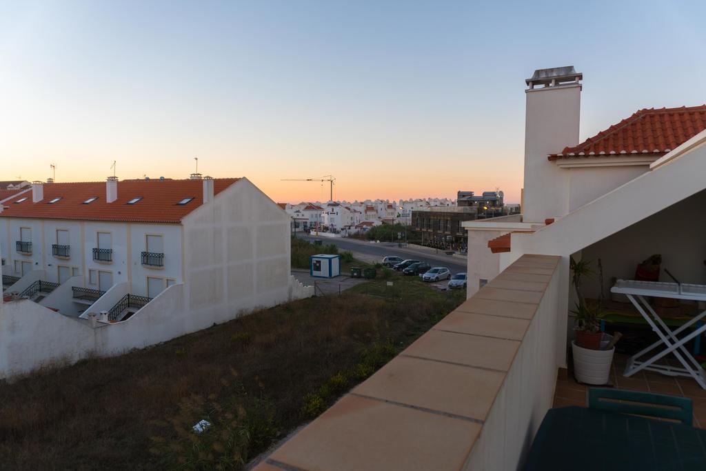 Baleal: Balconies And Pool Apartment