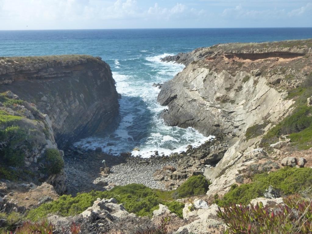 Hike & Surf Guest house *