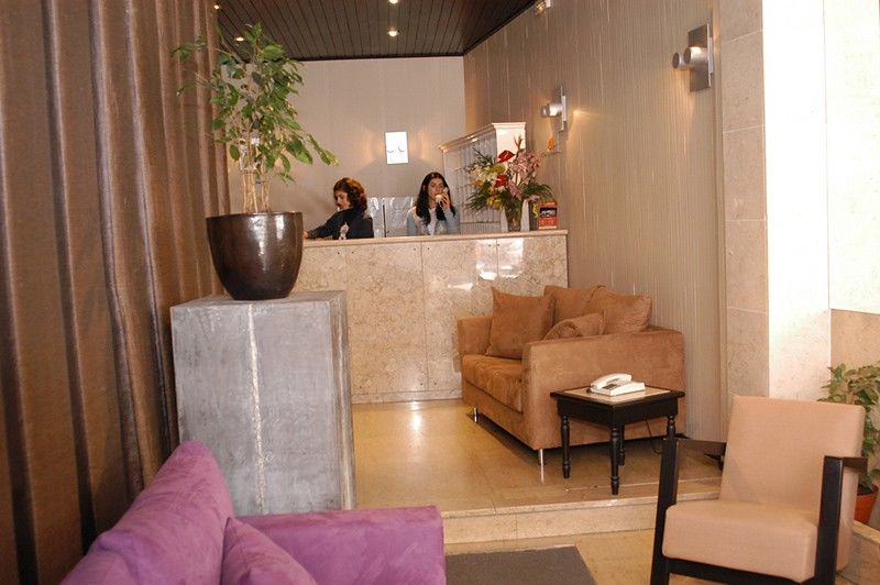 Acomodação com café da manhã  Residencial Colombo Funchal (Madeira)