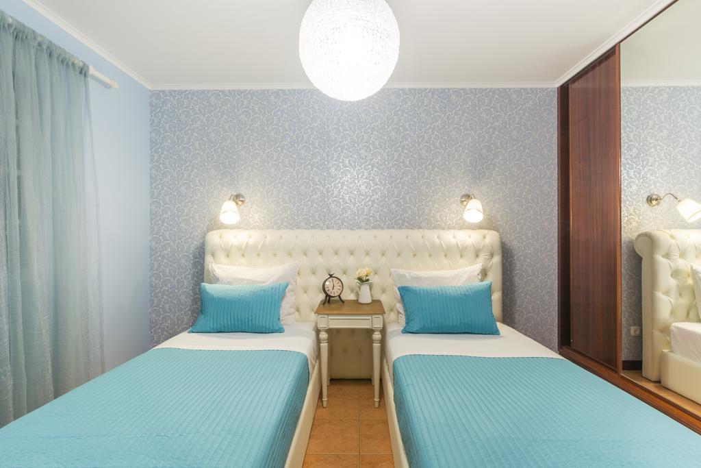 Azor Beach Lodge