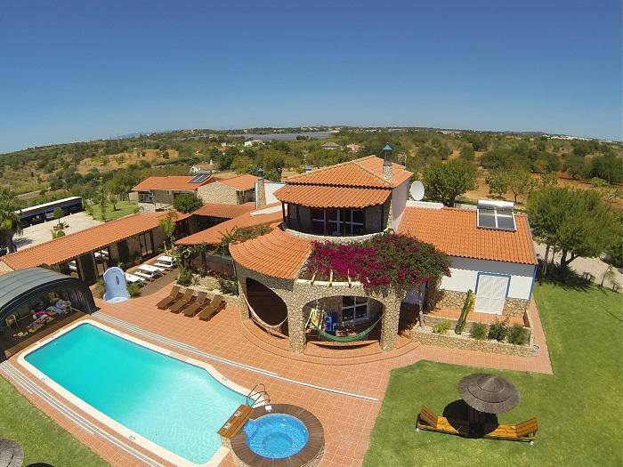 Ania Villa