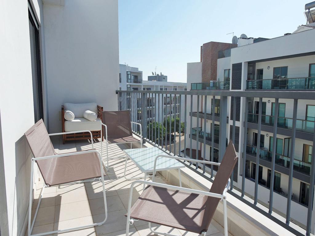 B04 - Luxury 2 Bed W Terrace Pool *