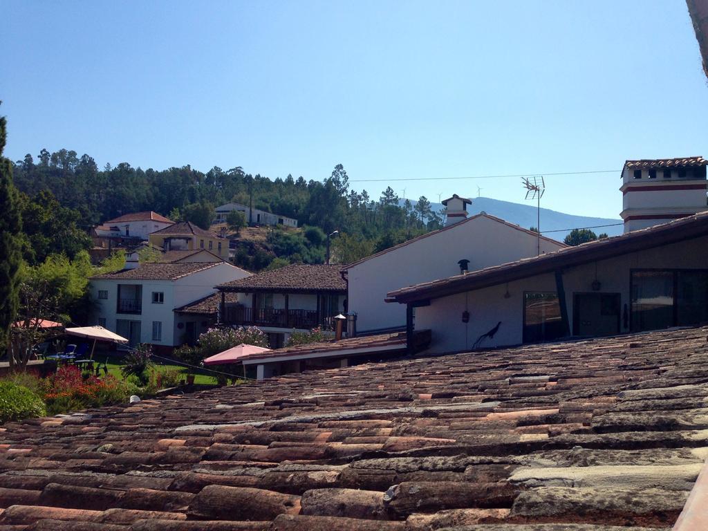 Guest house Quintal De Alem Do Ribeiro-turismo Rural Lousa (Central Portugal)
