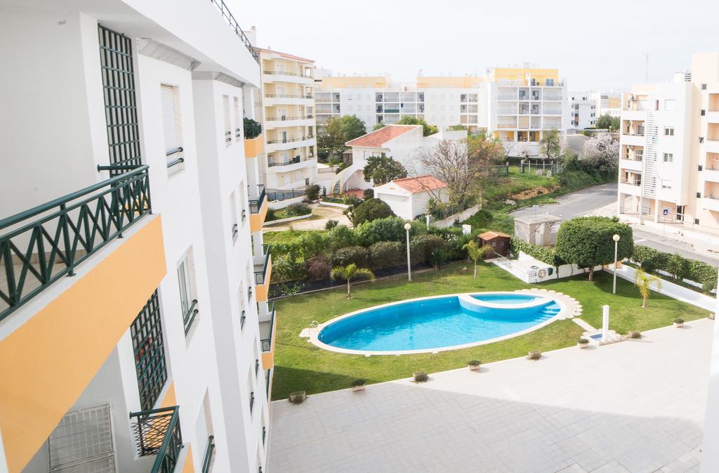 Flh Flat With Pool Apartment