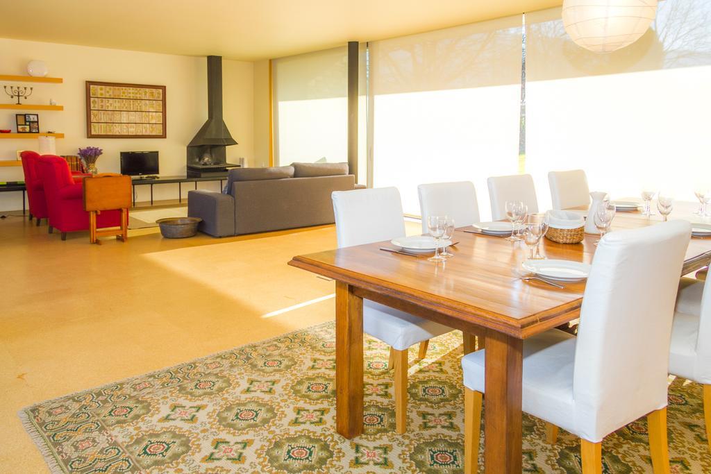 Liiiving In | Lawny Pool House Caminha
