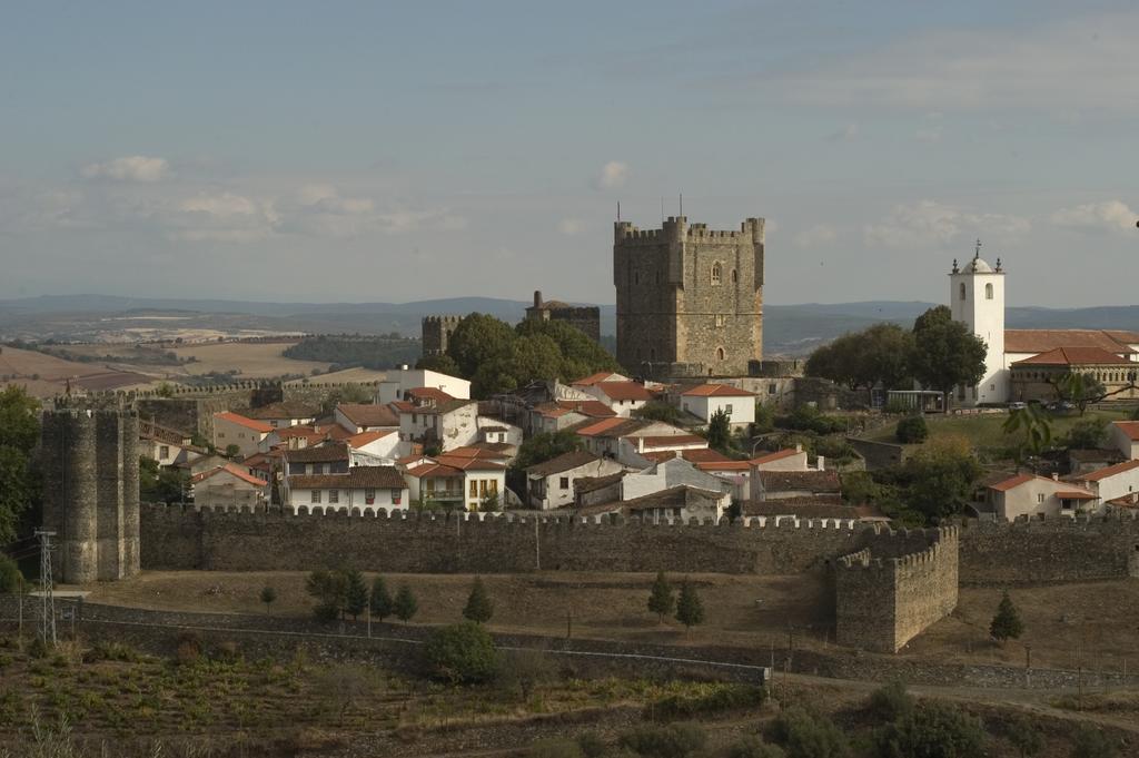 Braganca Apartments *