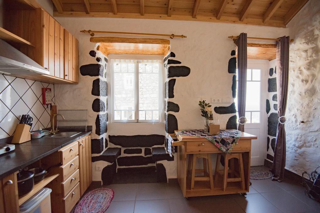 Stone Dreams - Namoradeira Holiday home