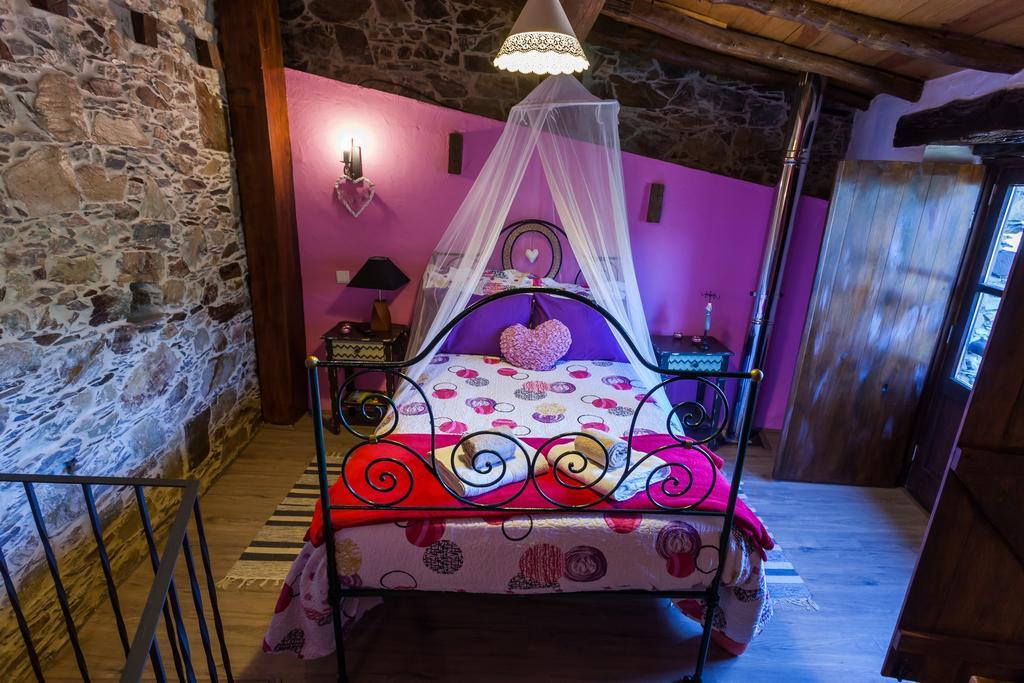 Holiday home Talasnal Montanhas De Lousa (Central Portugal)