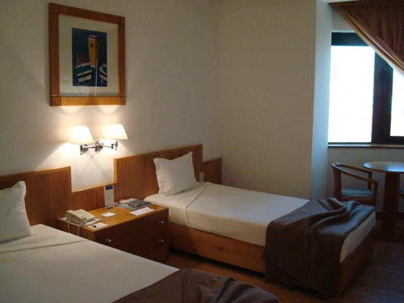 Tryp By Wyndham Parque 4*