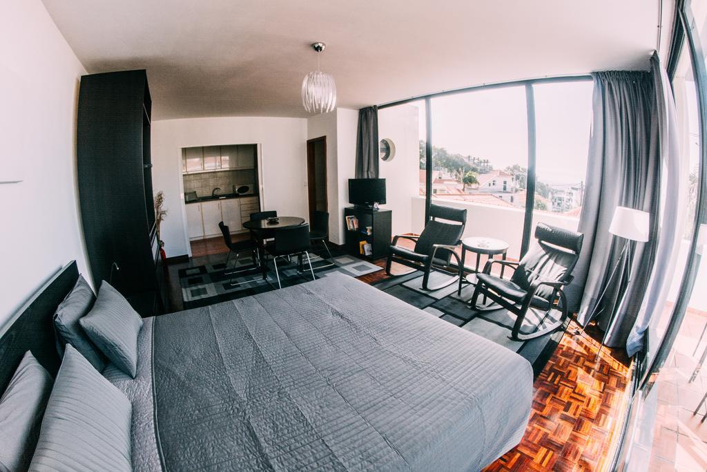 Arts In Pina Apartment