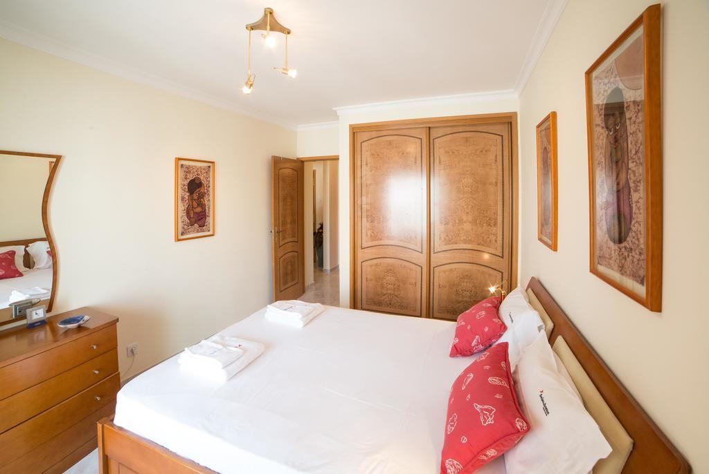 Flh Flat With Pool Apartment