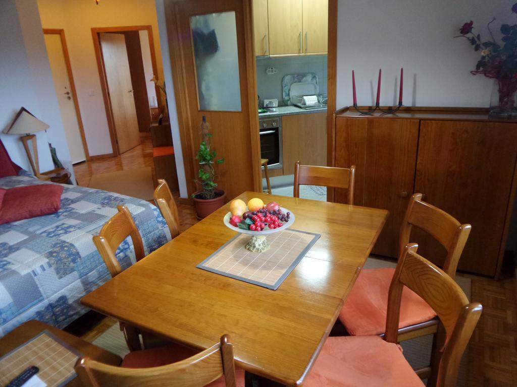 Modern At Metro Station Apartment *