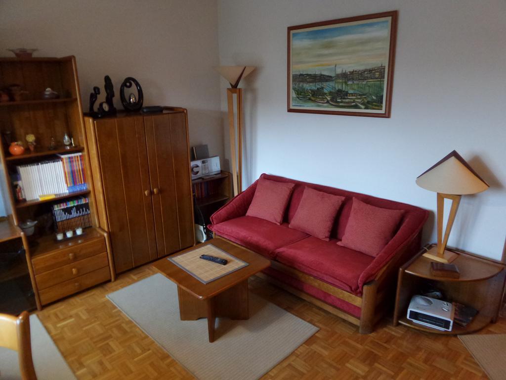 Modern At Metro Station Apartment