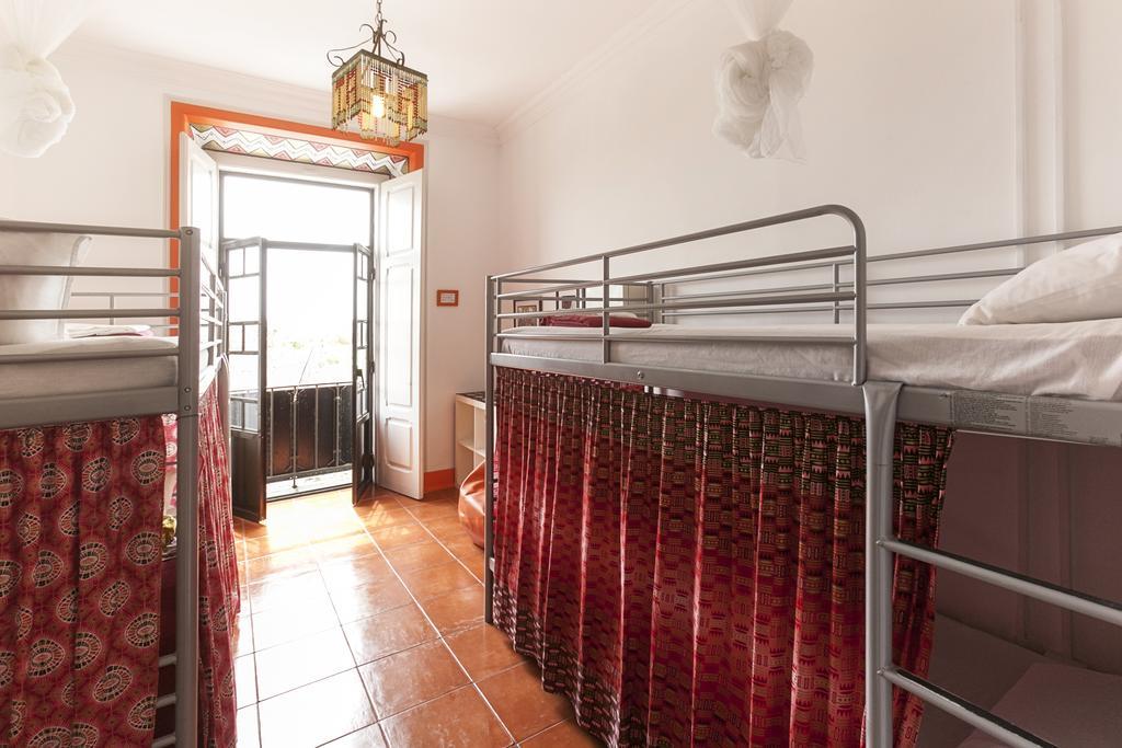 Peniche Hostel *