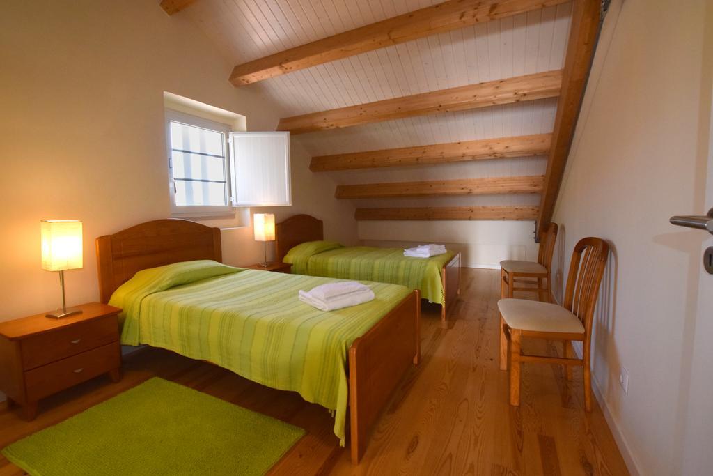 Casa Do Cais De Sao Martinho Do Porto Holiday home *