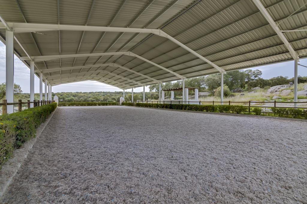 Monte Velho Equo-resort Country house