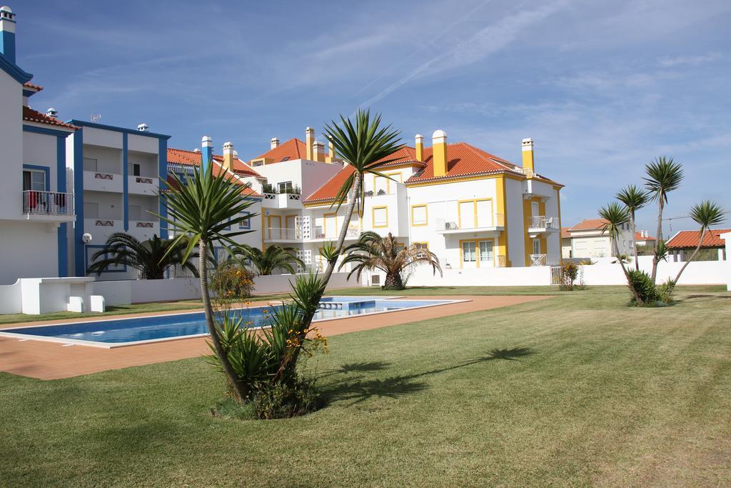 Holidays - Surf Pool With Tennis Court Apartment