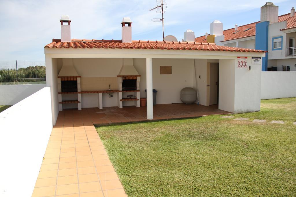 Holidays - Surf Pool With Tennis Court * Baleal