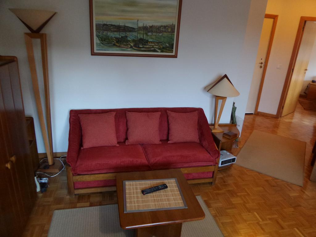 Modern At Metro Station Apartment